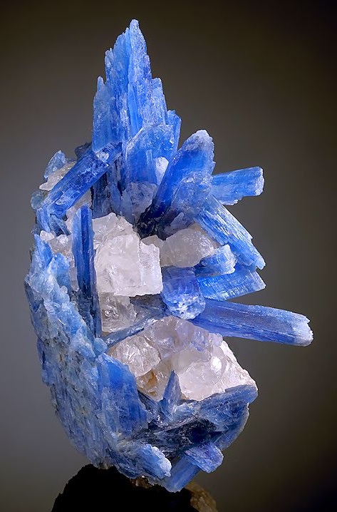 Đá Kyanite