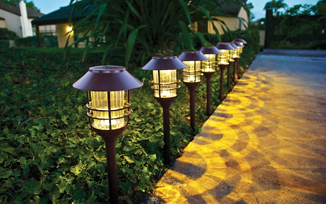 Đèn trang trí ngoài trời