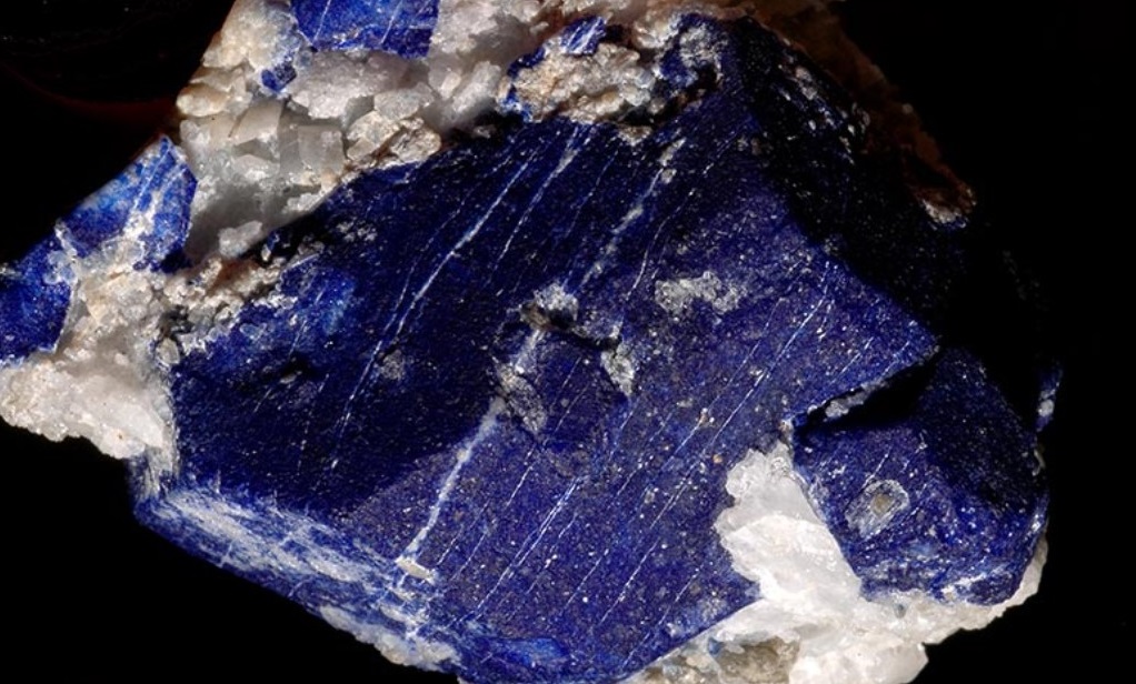 Khai thác đá Sodalite