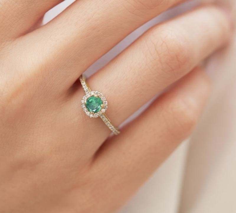 Nhẫn đá Emerald