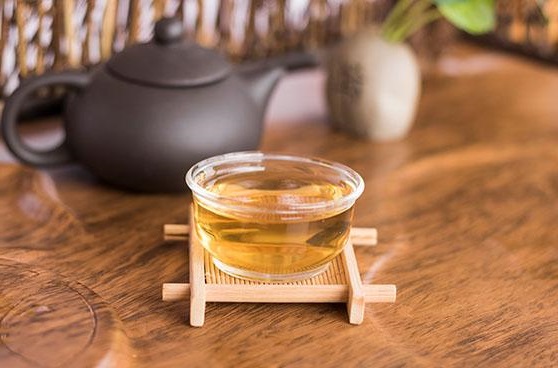 Trà trầm hương