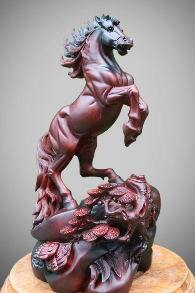 Tượng gỗ linh vật