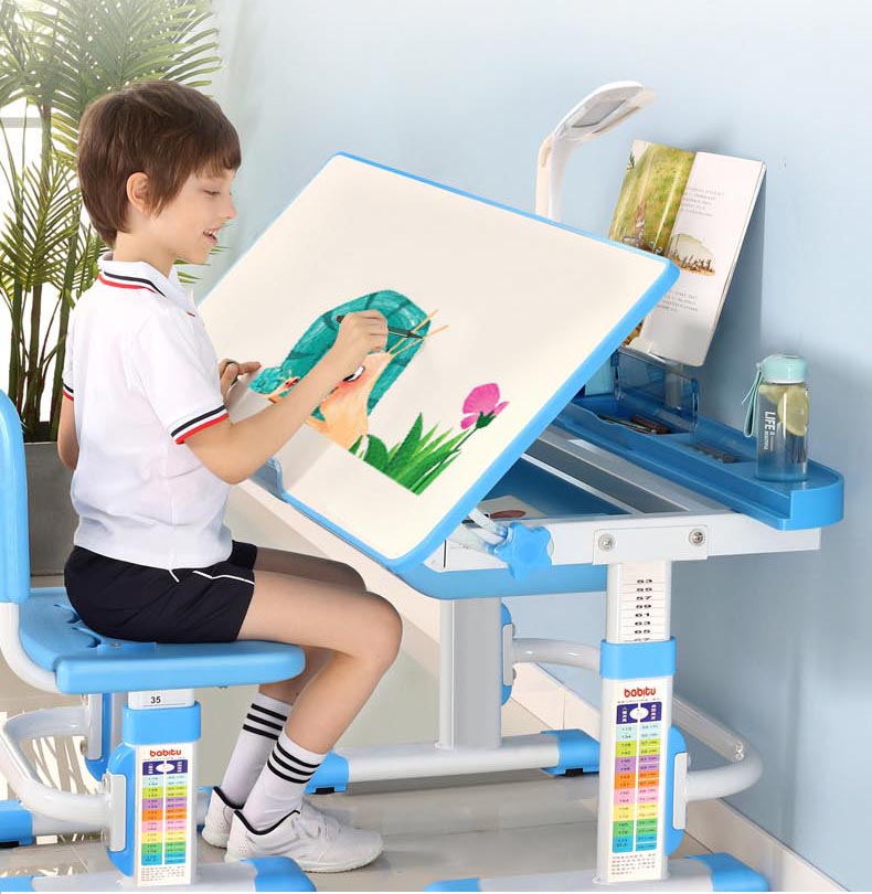 Bàn học thay đổi góc độ