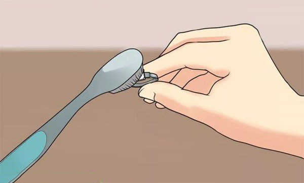 Cọ nhẹ bằng bàn chải