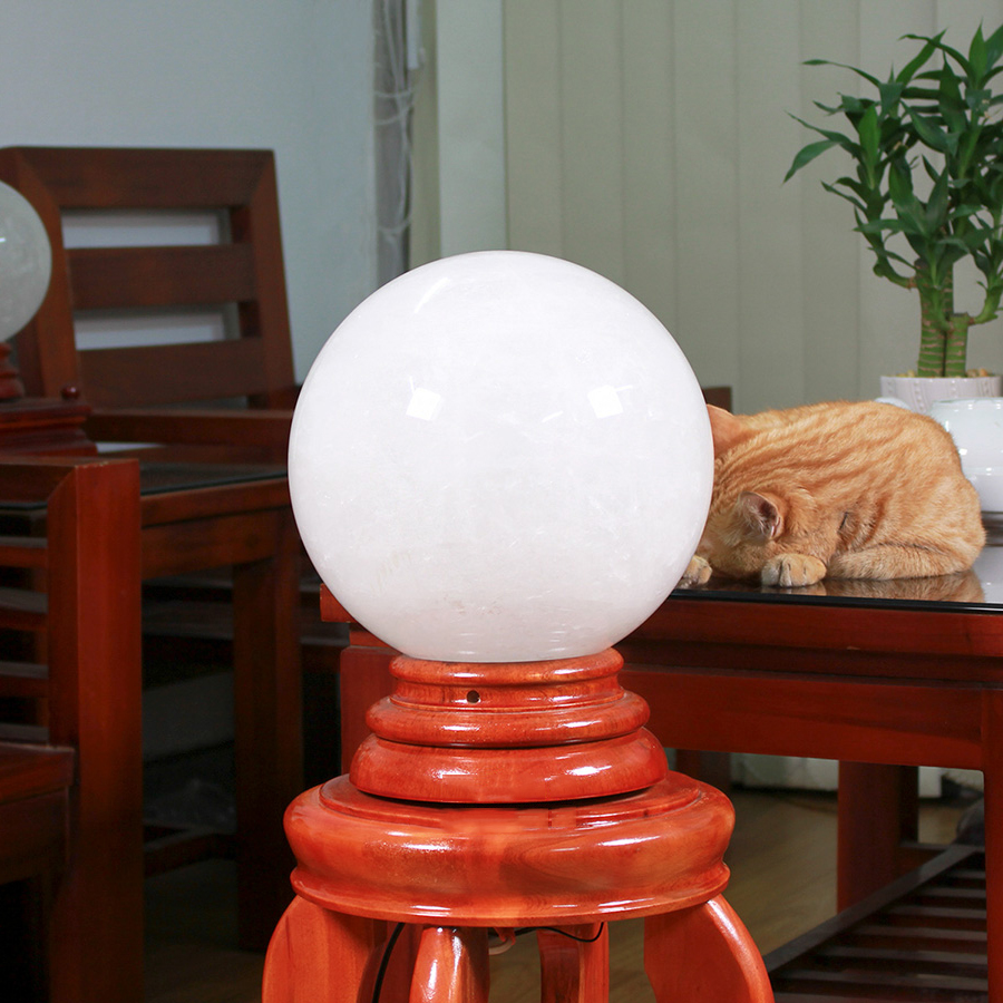 Quả cầu thạch anh trắng phòng khách