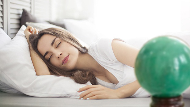 Quả cầu thạch anh xanh giúp ngủ ngon
