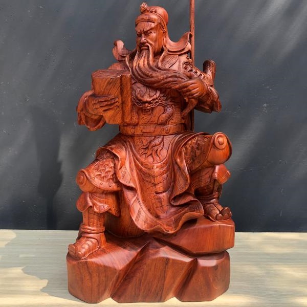 Tượng Quan Công đọc sách