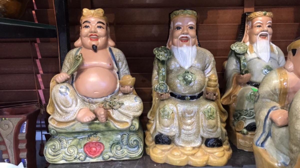 Tượng thần tài và thổ địa